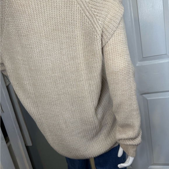 Sanctuary/ Anthropologie Cold Shoulder Sweater Size Medium. - Picture 8 of 14